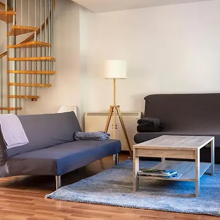 Espacioso Y Luminoso Duplex Con Buhardilla *