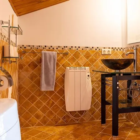 Espacioso Y Luminoso Duplex Con Buhardilla Valdelinares (Aragon)