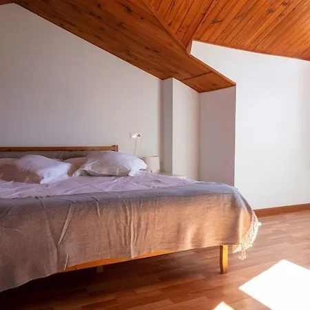 Espacioso Y Luminoso Duplex Con Buhardilla *